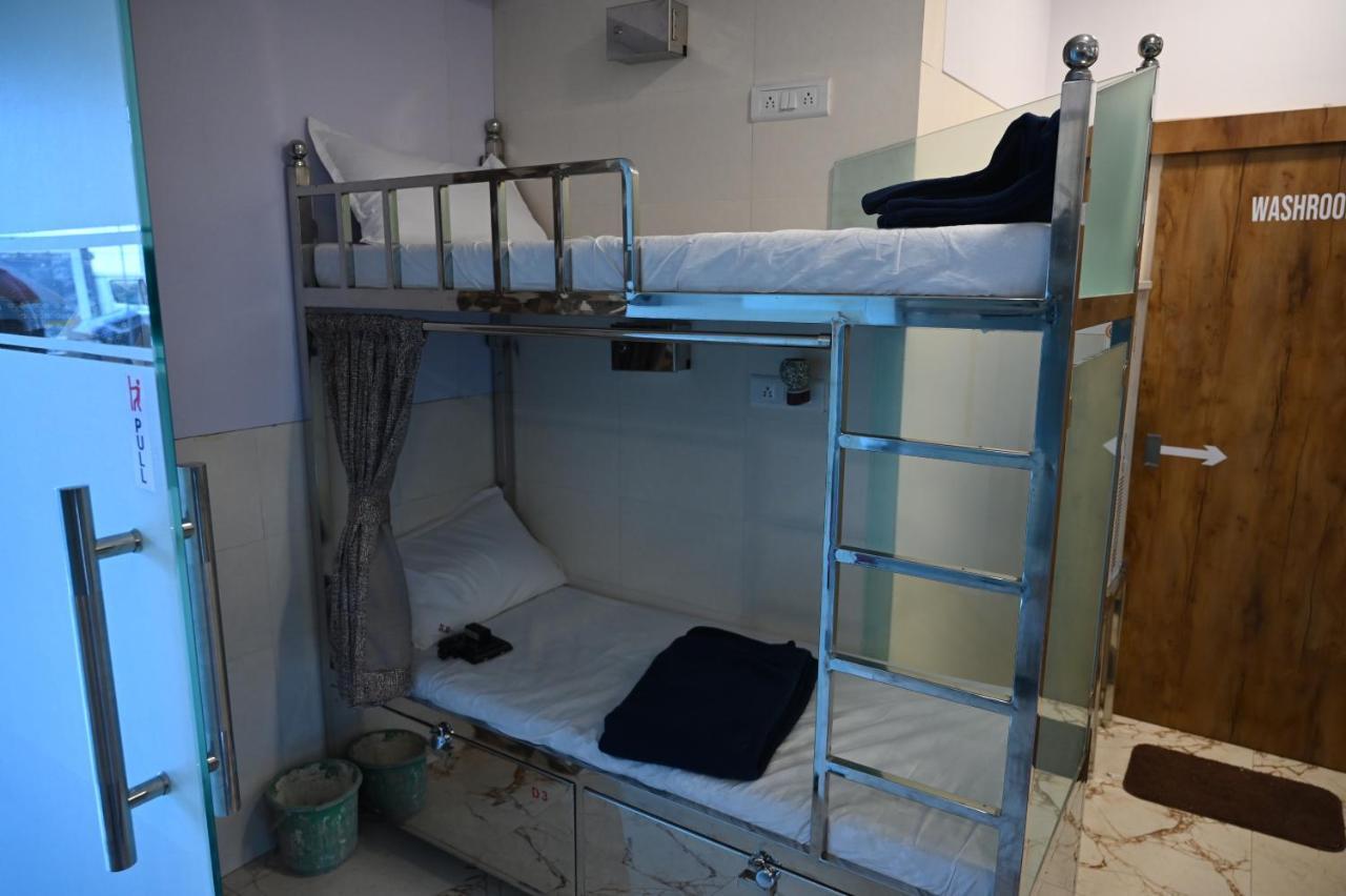 Sagar Dormitory Andheri - Nearest To Andheri Railway Station West 孟买 外观 照片