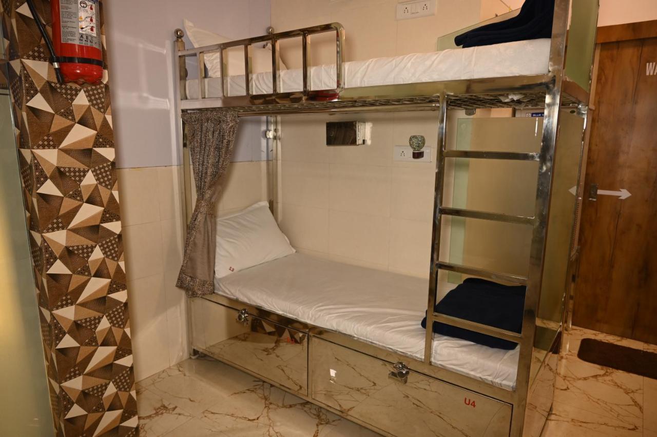 Sagar Dormitory Andheri - Nearest To Andheri Railway Station West 孟买 外观 照片