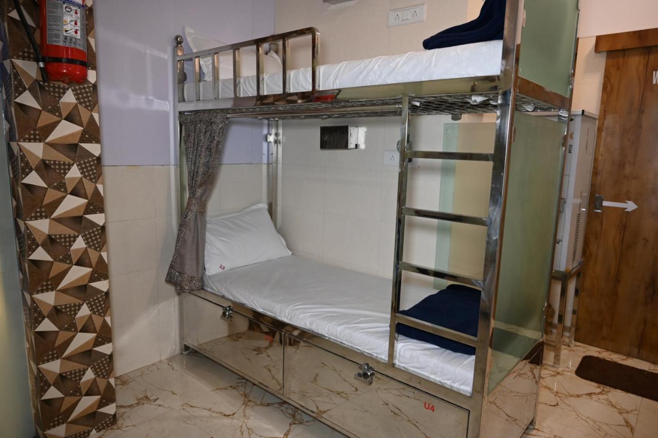 Sagar Dormitory Andheri - Nearest To Andheri Railway Station West 孟买 外观 照片